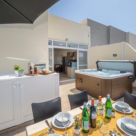 Summer Breeze Penthouse With Private Hot Tub & Terrace With Panoramic Views, By Getawaysmalta Mellieħa Eksteriør billede