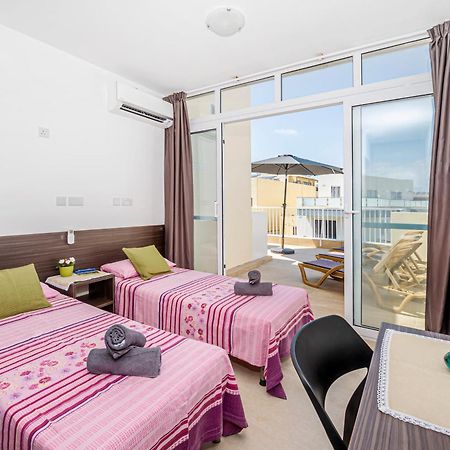 Summer Breeze Penthouse With Private Hot Tub & Terrace With Panoramic Views, By Getawaysmalta Mellieħa Eksteriør billede