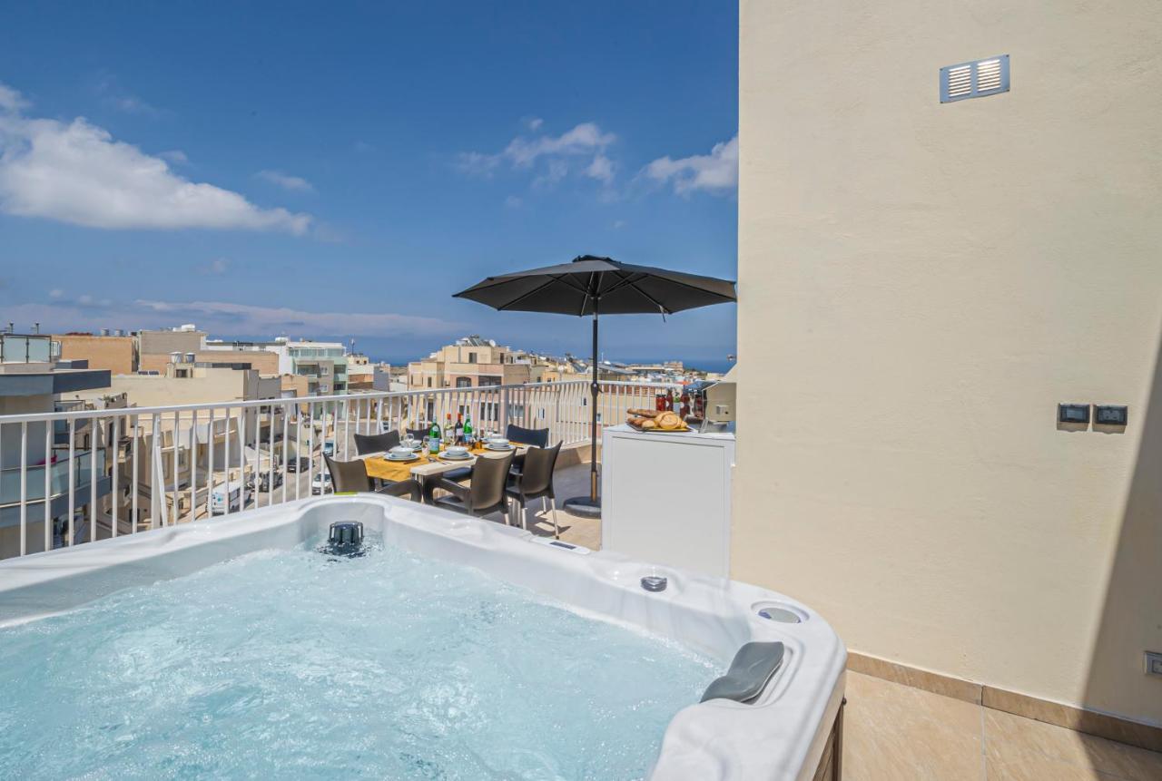 Summer Breeze Penthouse With Private Hot Tub & Terrace With Panoramic Views, By Getawaysmalta Mellieħa Eksteriør billede