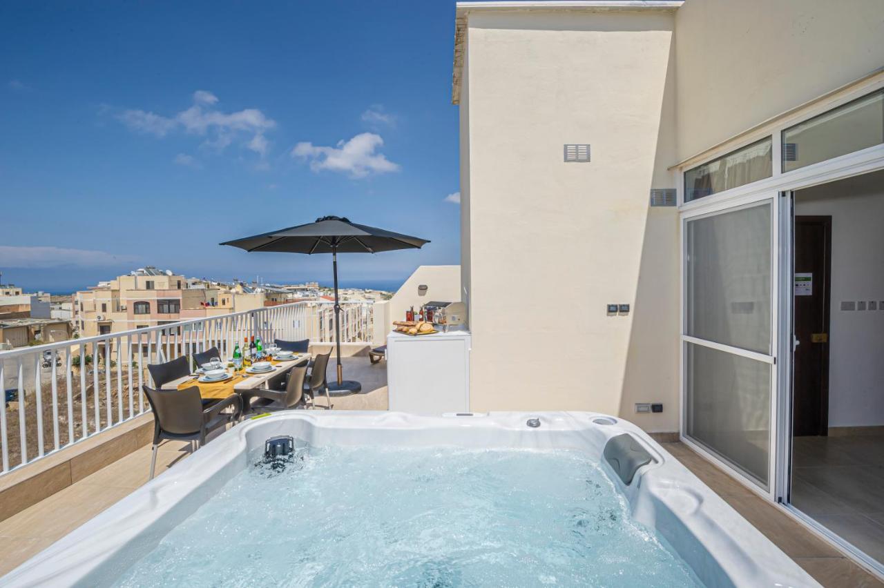 Summer Breeze Penthouse With Private Hot Tub & Terrace With Panoramic Views, By Getawaysmalta Mellieħa Eksteriør billede
