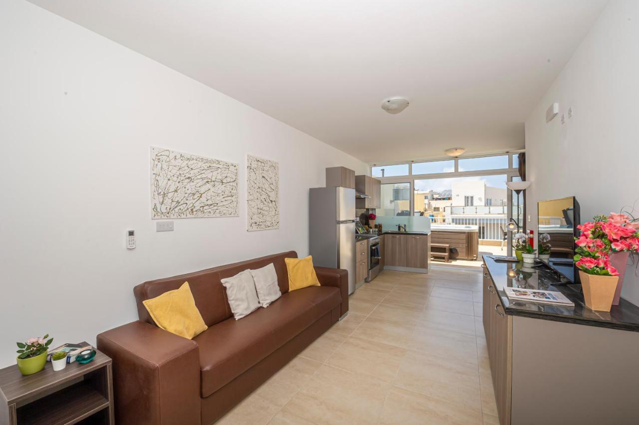 Summer Breeze Penthouse With Private Hot Tub & Terrace With Panoramic Views, By Getawaysmalta Mellieħa Eksteriør billede