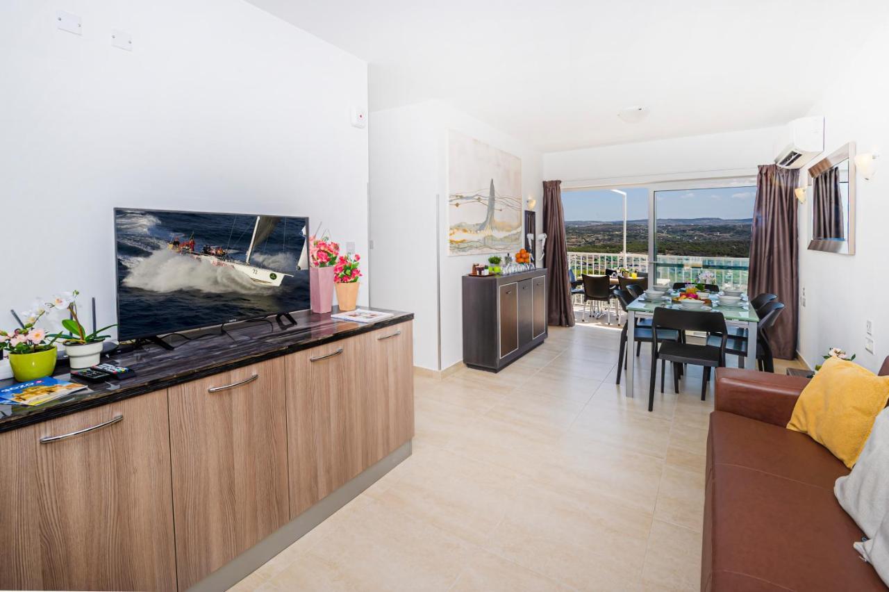 Summer Breeze Penthouse With Private Hot Tub & Terrace With Panoramic Views, By Getawaysmalta Mellieħa Eksteriør billede