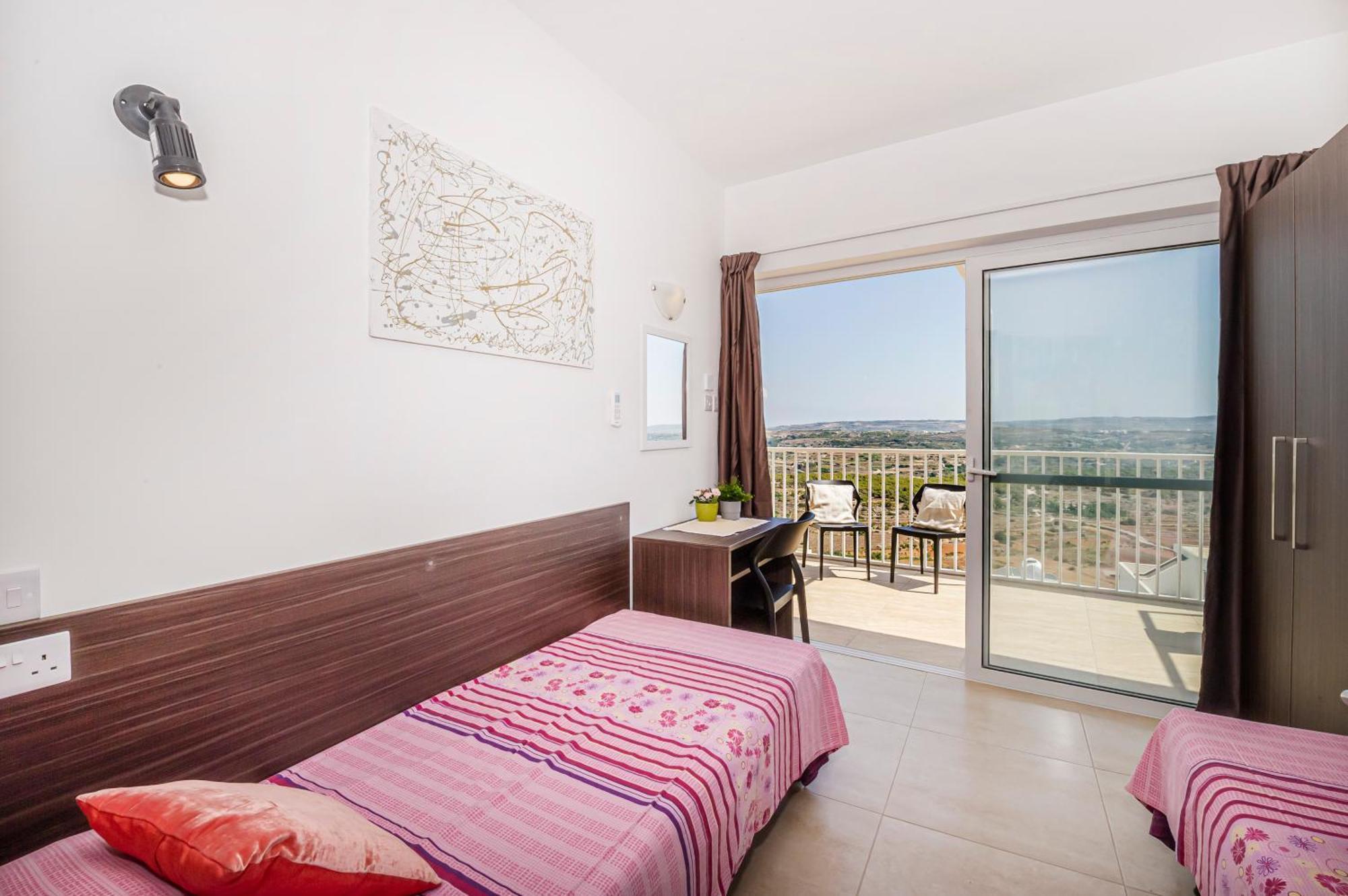 Summer Breeze Penthouse With Private Hot Tub & Terrace With Panoramic Views, By Getawaysmalta Mellieħa Eksteriør billede