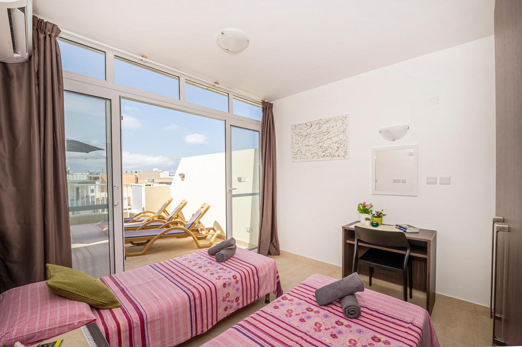Summer Breeze Penthouse With Private Hot Tub & Terrace With Panoramic Views, By Getawaysmalta Mellieħa Eksteriør billede